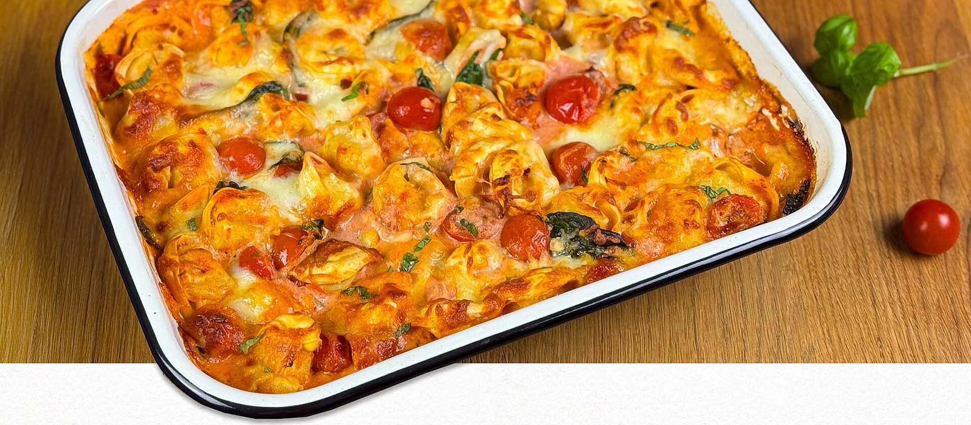 Tortellini Auflauf mit Kirschtomaten und Spinat