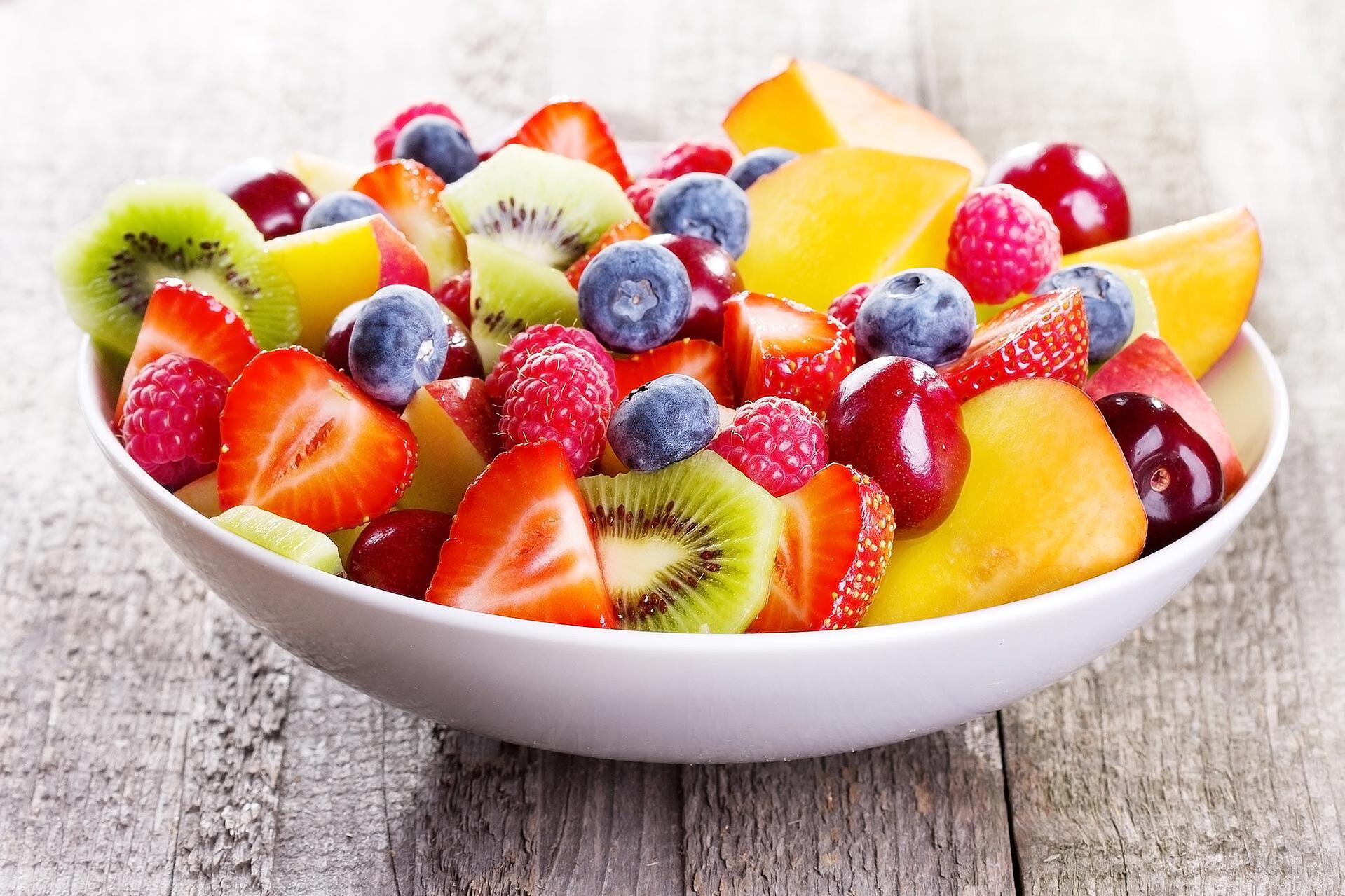 Obstsalat in einer Schüssel