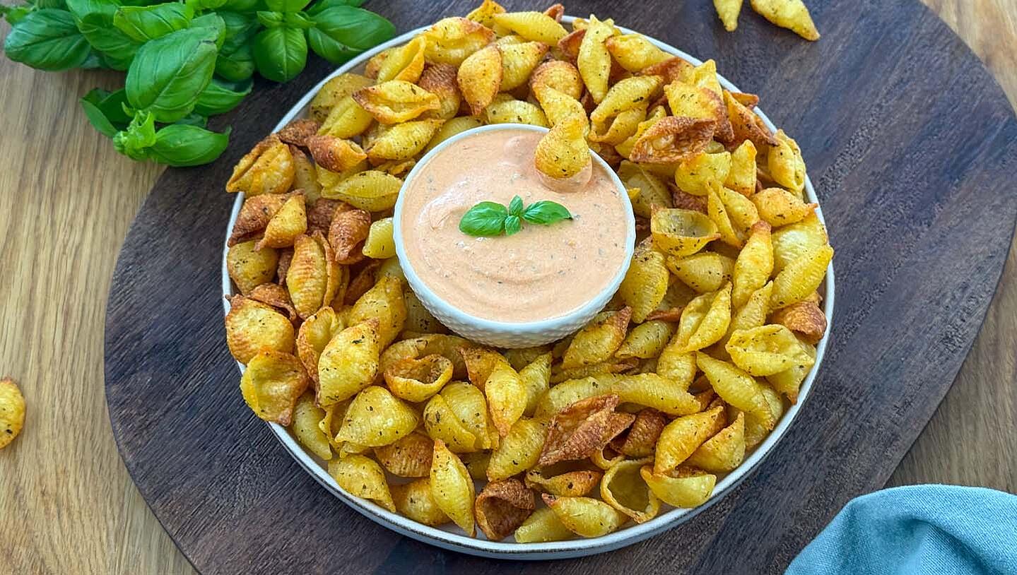 Pasta Chips mit cremigem Dip