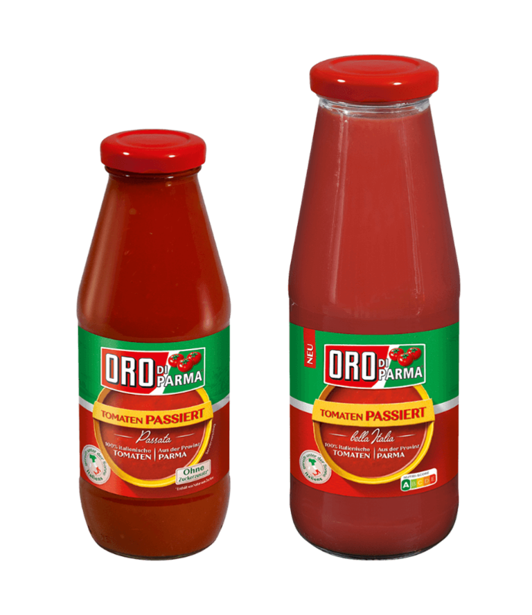 Strained tomatoes from ORO di Parma in a 400ml glass bottle.