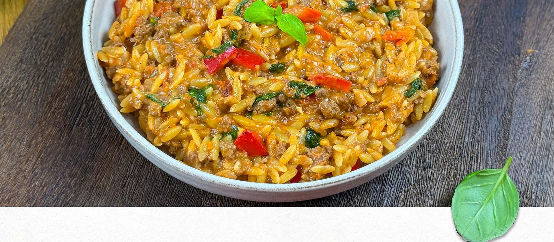 Orzo Pfanne mit Hackfleisch, Gemüse und Käse