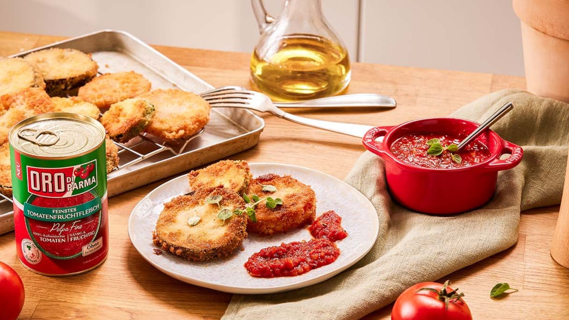 Knusprige Gemüsetaler con sugo di pomodoro