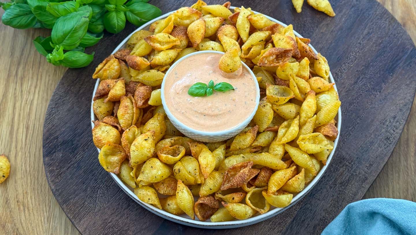 Pasta Chips mit cremigem Dip