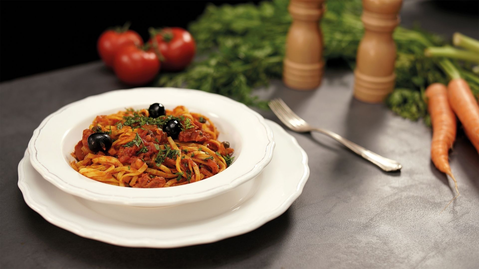 Ein Teller gefüllt mit Tagliarini und Salsiccia-Fenchel-Ragù