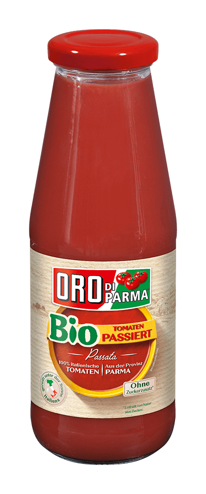 Strained organic tomatoes from ORO di Parma in a 700ml glass bottle.